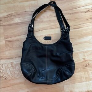 Elegant Coach Leather Shoulder Bag